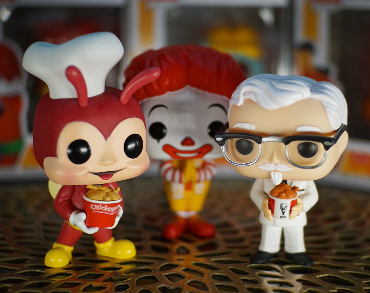 airevolt's tweet photo. Friends Giving 🙏❤️
@originalfunko

#friendsgiving #funkophotoadaychallenge  #funkopop #jollibee #chickenjoy #ronaldmcdonald #colonelsanders #mcdonalds #kfc #adicons #thanksgiving #funkopop #funkobuhayanshowcase  #funkofunaticphilippines #vinyltoys https://t.co/DdcW0wwbpm