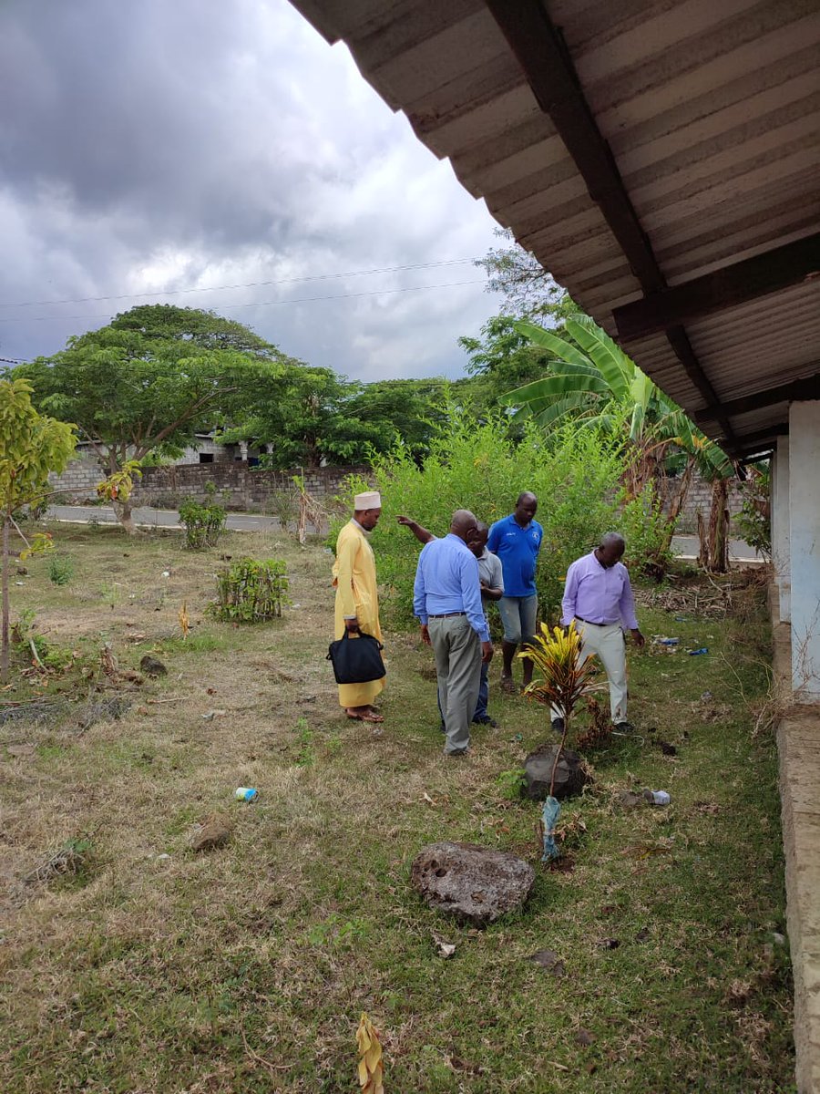 amgcomores's tweet photo. Préparation au lancement des travaux de réhabilitation et d'extension des bureaux de la #CNSPS -siège de #Mohéli dans le cadre de la mise en oeuvre du @CPaamg financé par la #France (@AmbaFrancekm ) à travers l'@AFD_France #PDFC🇫🇷🇰🇲 #AMG #protection_sociale #CSU https://t.co/vv8Bp9QNkl
