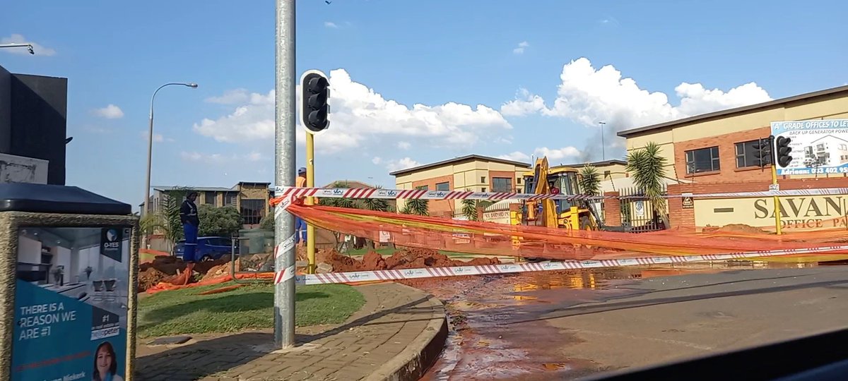 vsirkar's tweet photo. @JHBWater please can you reinstate the open trench at cnr Rugby Road and 9th Ave #weltevredenpark #devonvalley @DavidWard126 @LeahK28 @CityofJoburgZA @MyJRA https://t.co/QMUiNdxQwp
