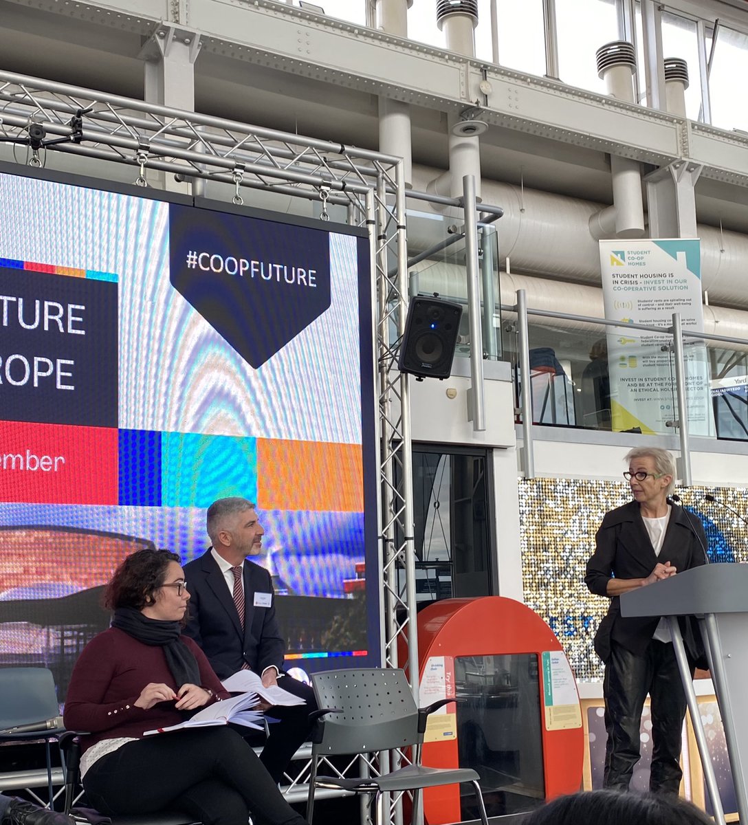 Susan Westhausen présidente de Cooperative Europe et Derek Walters chair of Cwmpas ouvrent la conférence Young people &amp; the future of cooperation in Europe #COOPFUTURE