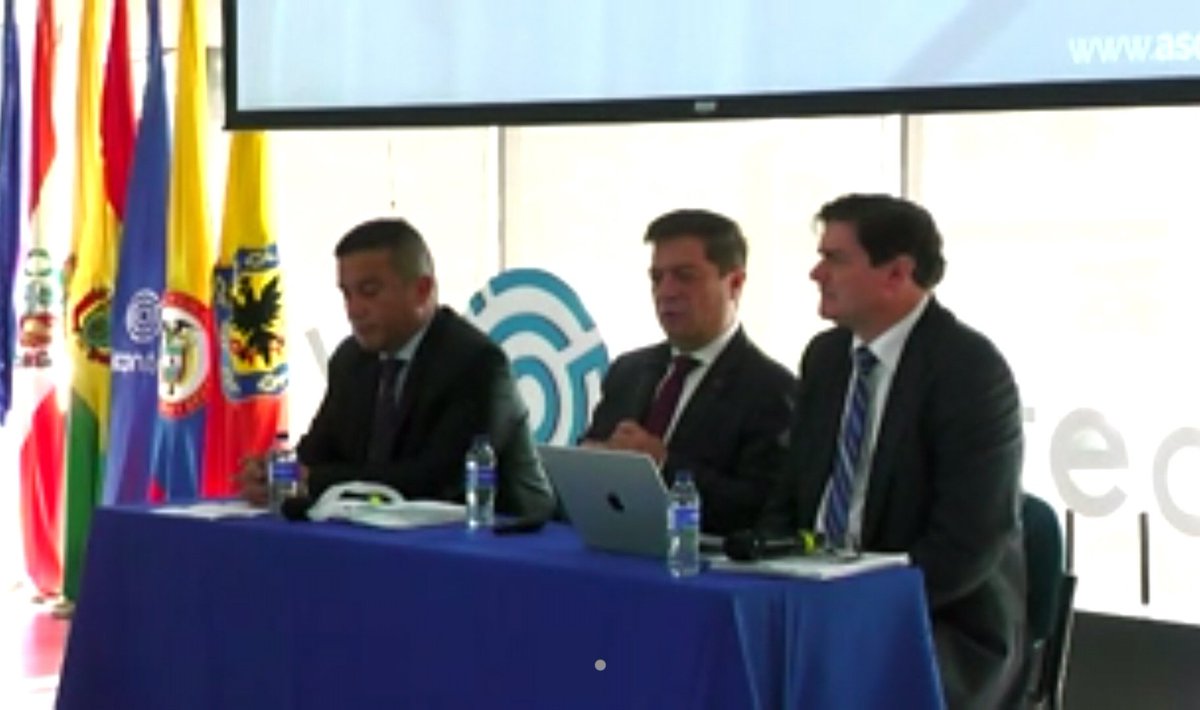 ONAC_COLOMBIA's tweet photo. Con las palabras de #RamónMadriñán, Presidente Ejecutivo de @ASOCEC1, #HernánAlonsoZuñiga,Director (E) del @INMdeColombia y nuestro Director Ejecutivo @alejogiral, se inaugura el 5to Simposio de Laboratorios de Calibración y Ensayo de #ASOCEC 👏
https://t.co/F9TdDTkgBC https://t.co/27FoH3tirX