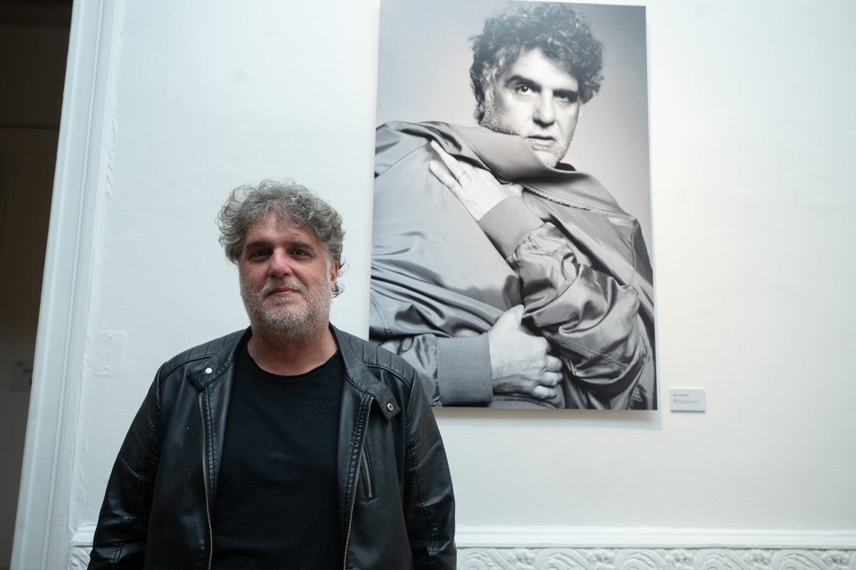 CulturaProvi's tweet photo. #FOTOGRAFÍA Hasta el 30 de dic, puedes visitar la muestra "Miradas" del artista #DanielGil que cuenta con 42 retratos de actores y actrices chilenos. Está abierta de lunes a sábado, de 10 a 18 hrs, en Av. Nueva Providencia 1995. Entrada liberada. ¡Te esperamos! https://t.co/4duBLZIiTh