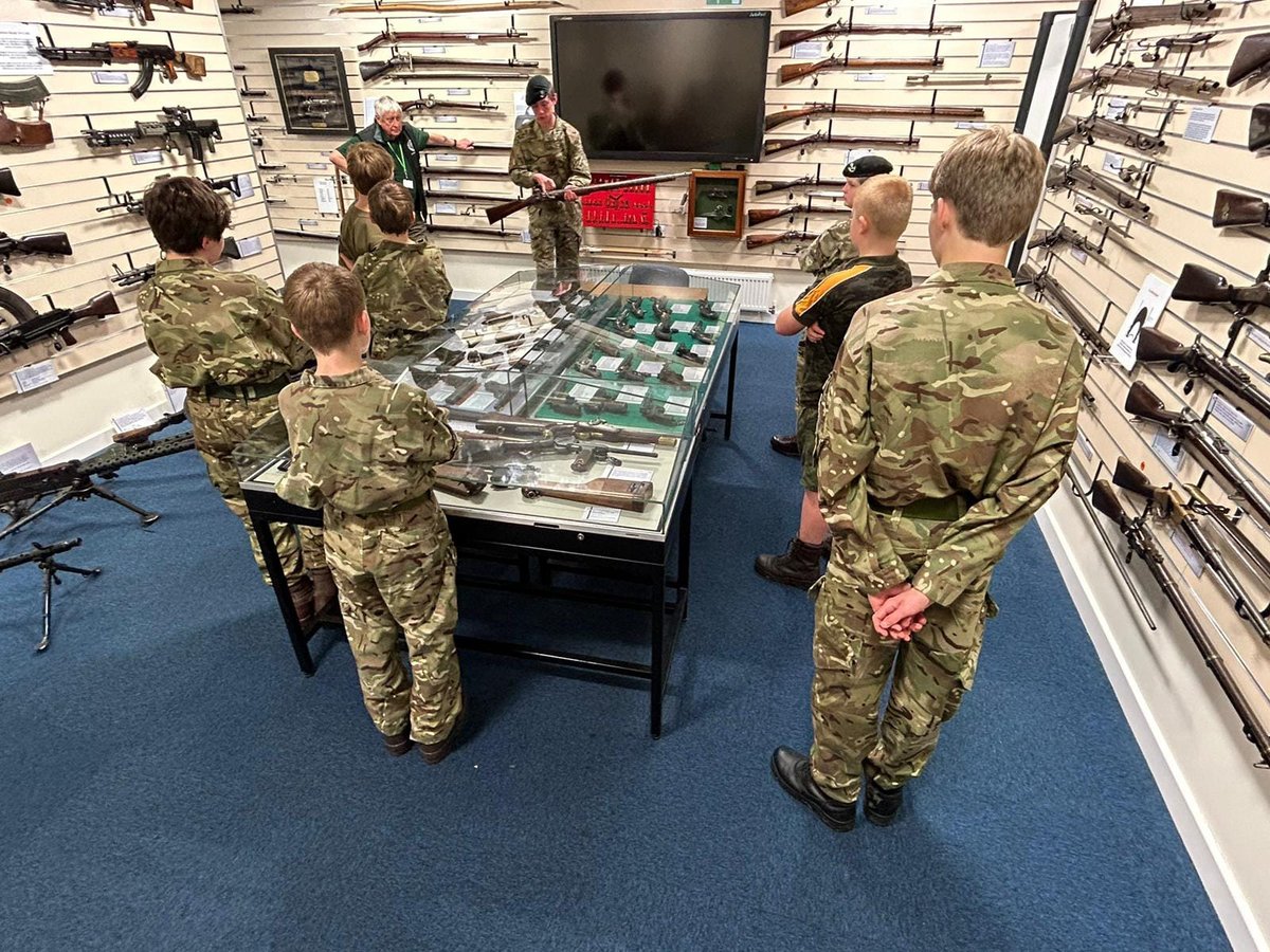 WiltsACF's tweet photo. Warminster Cadets visit the SASC Weapons collection
https://t.co/2Hce2wFZJf https://t.co/0TNJCKUnrC