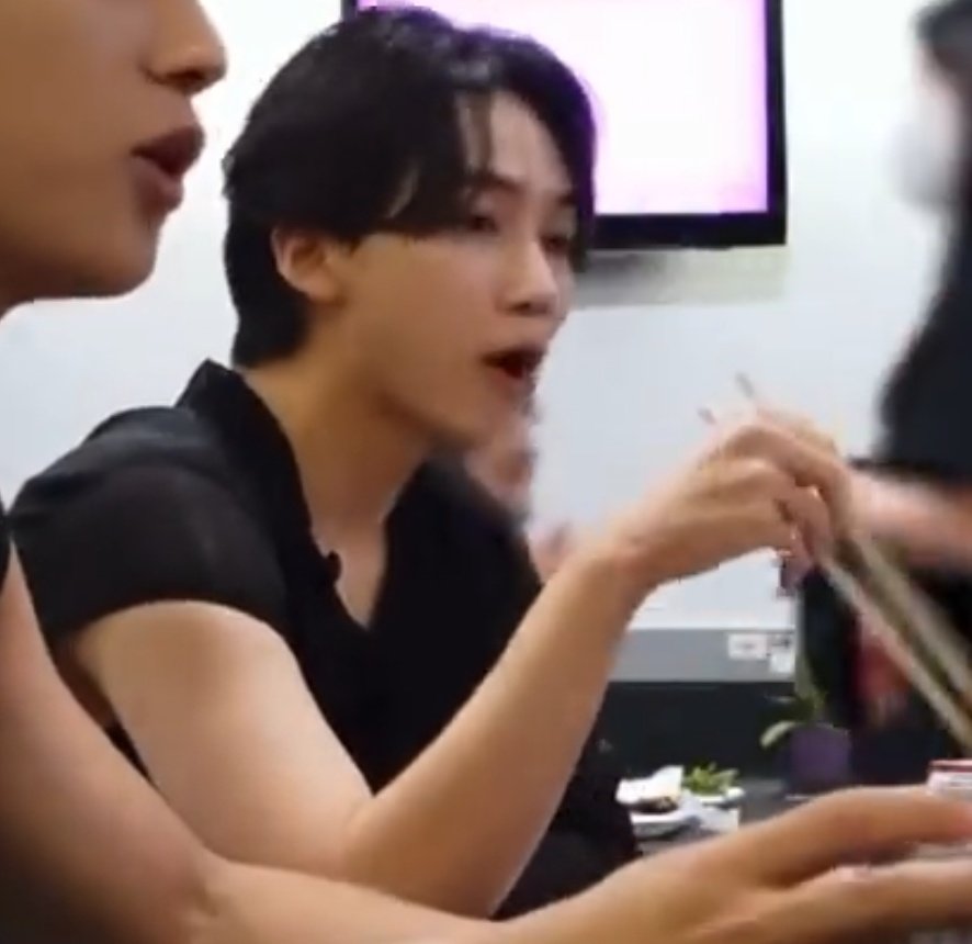 jeonghan arms