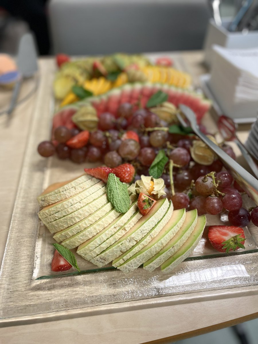 Tänään Neuvokas perhe-vahvistuskoulutus Helsingin kaupungin työntekijöille. Tunnelmasta toiseen, lumimyrskyn keskeltä trooppisten hedelmien äärelle🌬🌨🍍🍑🍉 <a href="/Neuvokasperhe/">Neuvokas perhe - Sydänliitto</a> <a href="/Sydanliitto/">Sydänliitto</a>