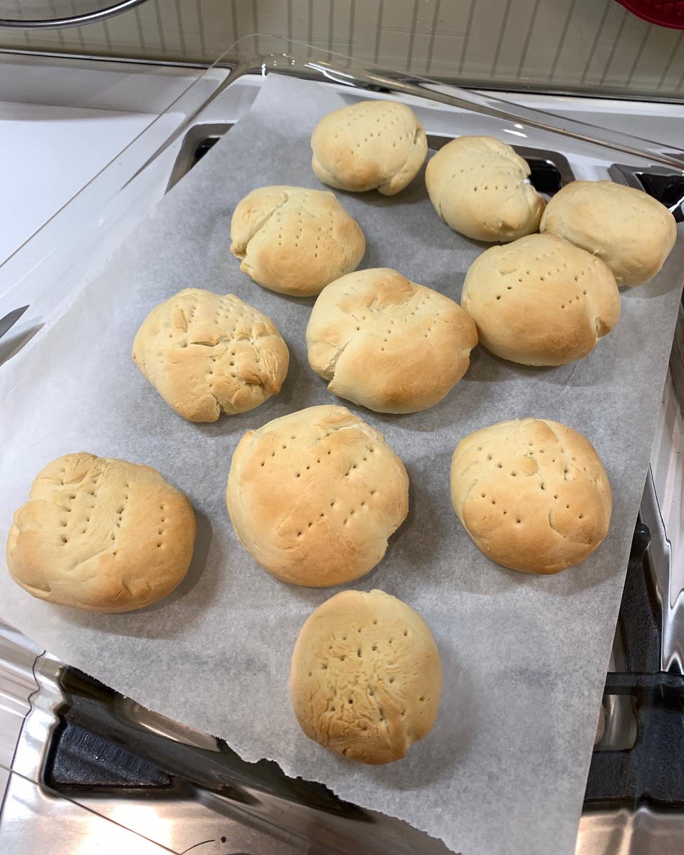 startupdials's tweet photo. 🥖 Homemade #breadrecipe with  @cookingpalofficial 
You’ll need: 
500g (4 cups) of flour
 250 ml of lukewarm water
 30 g butter (2 tablespoons)
 10 g dry yeast (1
 tablespoon)
 7g sugar (1 teaspoon)
 5g of salt (1 teaspoon) 

Recipe steps in comments 🧑‍🍳 https://t.co/qK5oEt05LR