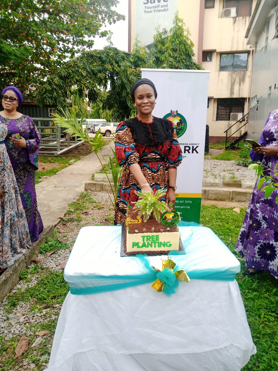 LagosDMO's tweet photo. The Lagos State Parks and Gardens today organized a Tree Planting Ceremony for Permanent Secretaries in the Service. among them was the Permanent Secretary, Debt Management Office, Mrs Rukayat Alake Sanusi. https://t.co/61a1xippiY