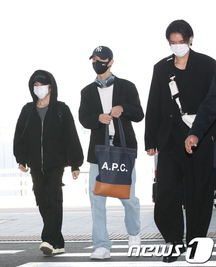 shinwonology_'s tweet photo. ˢᵐᵒˡ              medium            LARGE https://t.co/kJ8apMmWPd