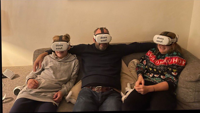 doessouf's tweet photo. Afgelopen zaterdag hebben Tiemo, Allard en Jessy mogen genieten van een #AvondjeNAC met de VR-livestream van #DoesSouf Vak Thuis ism @NACMaatschap
Durf jij zelf klein geluk weg te geven? Check https://t.co/Sf8kZxpk7A voor je mogelijkheden!
#doessouf #SCA2 #kleingeluk #glimlach https://t.co/UBFIm9TgfQ