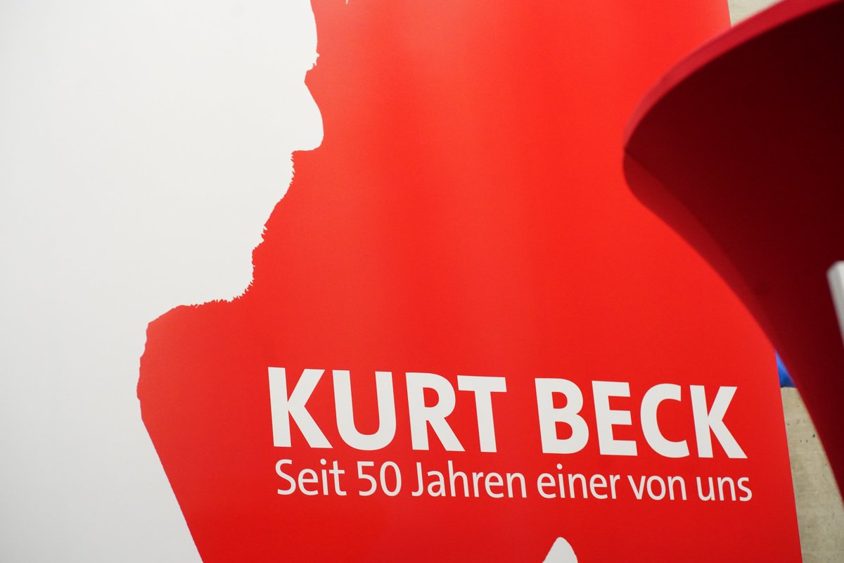 spdrlp's tweet photo. Kurt #Beck – seit 50 Jahren einer von uns in der @spdde! ❤️
Das haben wir gefeiert. 🥳 Gemeinsam mit vielen Gästen in Kapellen-Drusweiler. 👇 #Parteijubiläum https://t.co/aaRb1ZLaqa
