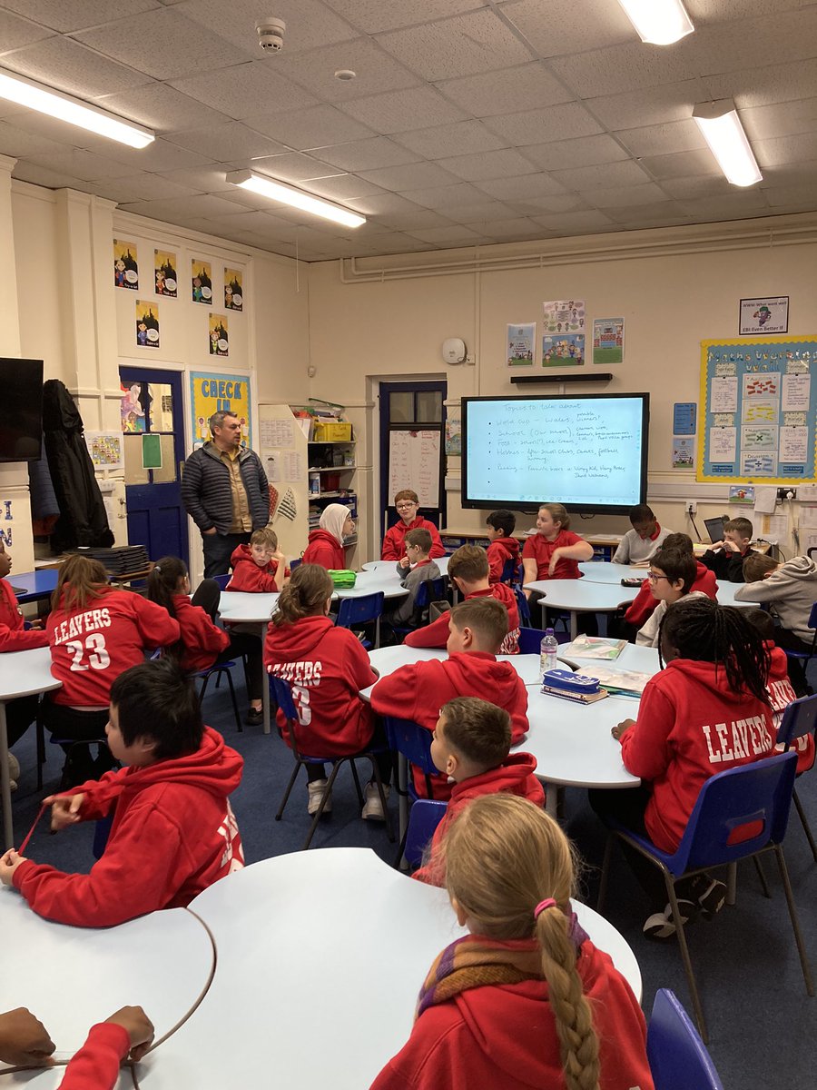 DanygraigP's tweet photo. As part of our ‘Lights, Camera ACTION!’🎬 topic we have been visited by @djmarcgriffiths from @cymrufm We have been writing scripts and recording about our favourite topics. It will be played LIVE tonight at 6pm on Cymru FM! Please listen in!🎧🎤#dygpllc #futureDJs 📻 https://t.co/yNDunKYb9g