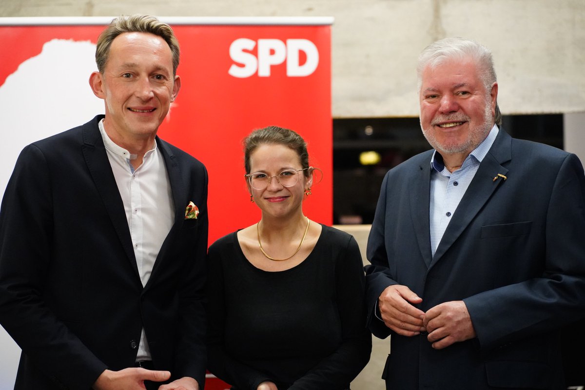 spdrlp's tweet photo. Kurt #Beck – seit 50 Jahren einer von uns in der @spdde! ❤️
Das haben wir gefeiert. 🥳 Gemeinsam mit vielen Gästen in Kapellen-Drusweiler. 👇 #Parteijubiläum https://t.co/aaRb1ZLaqa