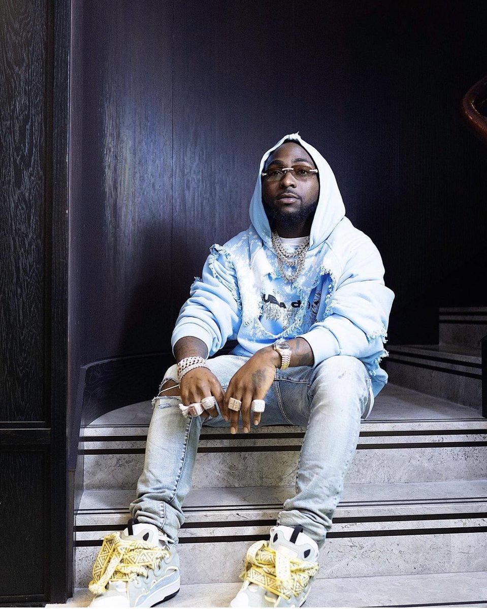 DONJAZZY's tweet photo. Happy birthday Baddest. More blessings bro. GOD got you. @davido https://t.co/Hb7vKkOsu0
