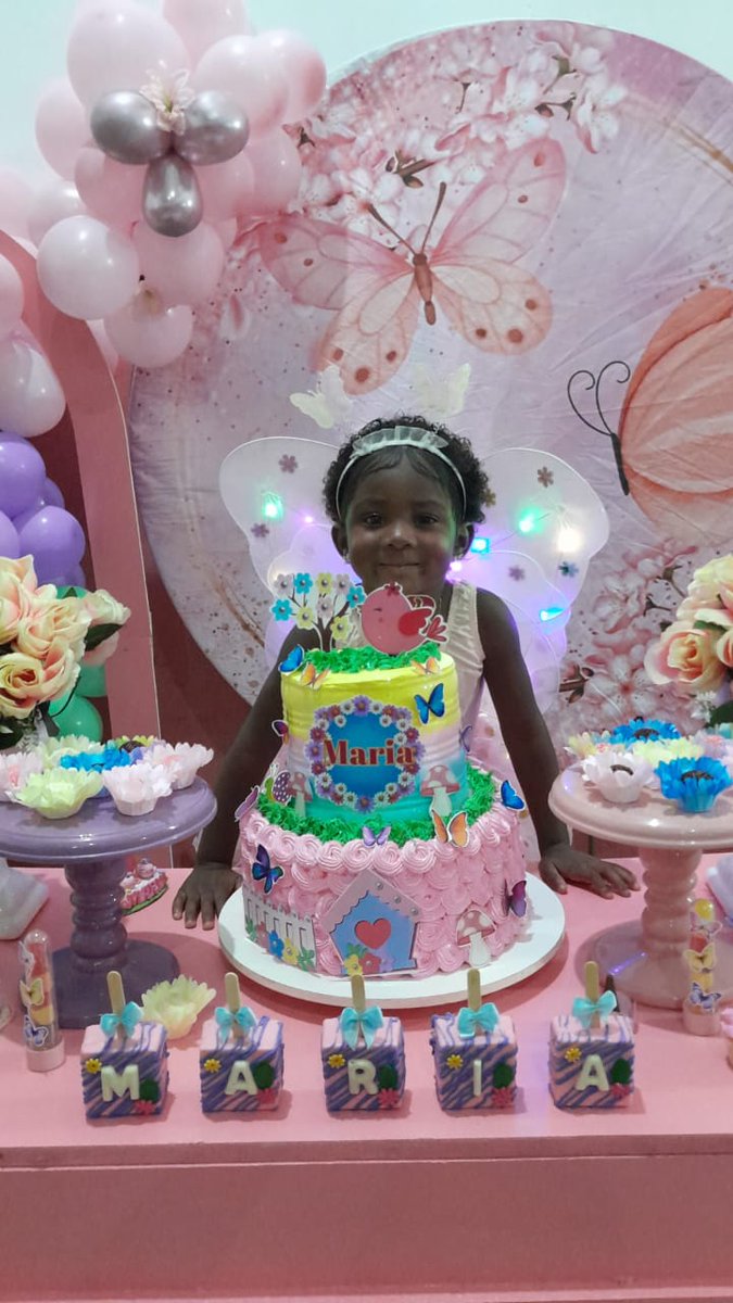 Maria36888156's tweet photo. Mamãe e papai faz de tudo pra ver vc feliz minha princesinha 😍🥰❤️😓 https://t.co/1swmAAJVjg