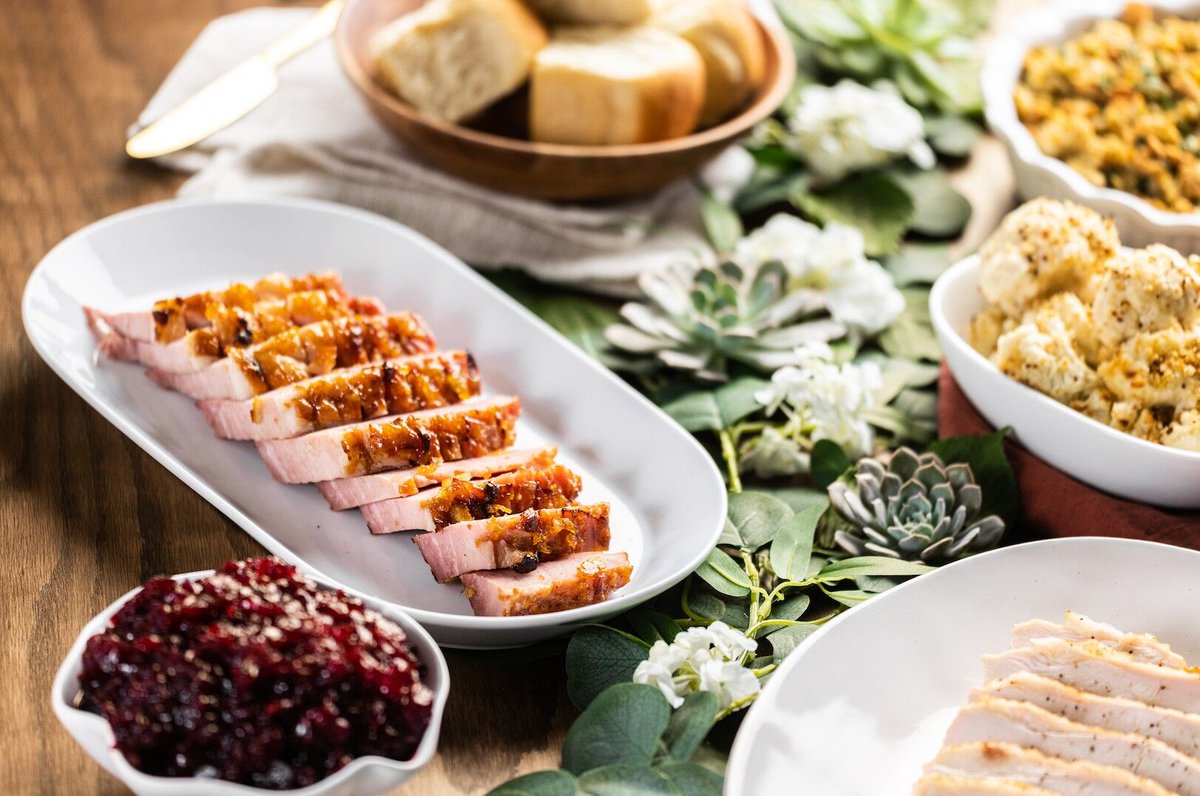 wplanovillage's tweet photo. Go full feast mode this Thanksgiving and order @eatzis homemade holiday favorites! Today is also #NationalGingerbreadCookieDay, so pick some delicious gingerbread on the way out. https://t.co/eyNGdMORq8