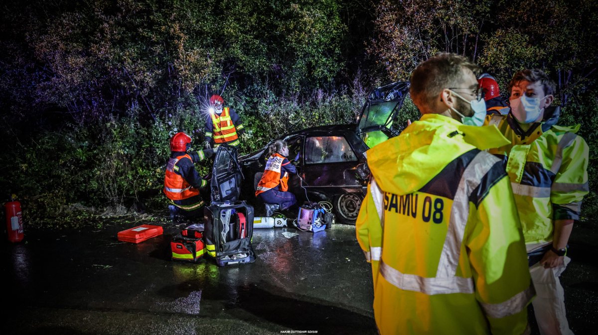 sdis08's tweet photo. Le recrutement👨🚒👩🚒#SPP #SPV passe par l'attractivité de son activité, sa formation, son département, sa région.
Le #sdis08
s'engage, partage, échange 😉
Un jour + une photo = #JAime ou #JeRetweete ou #Jecommente
#udsp08 #PompiersFR #regiongrandest #Prefet08 #ardennescd08 https://t.co/CKwJq1ivkd
