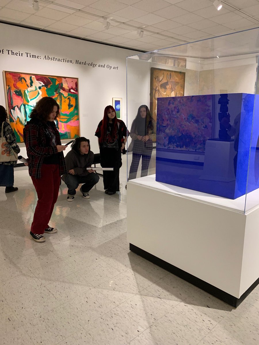 Gallery Project and upper level art students visit Castellani Art Museum