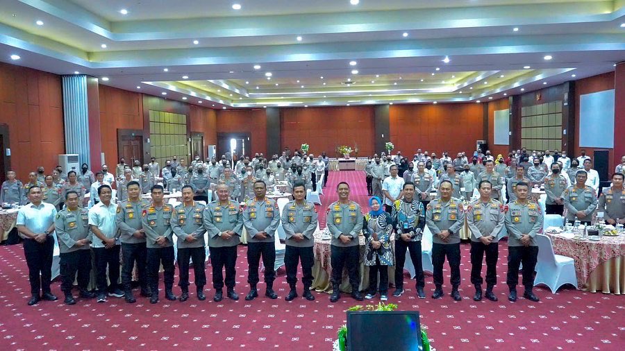 kapoldaDIY's tweet photo. Bersama jajaran @PoldaJogja saya membuka Rakernis Penyusunan dan Penelitian RKA usulan T.A. 2024.

#PolriPresisi
#TransformasiPolriPresisi https://t.co/Xm59YquN1w