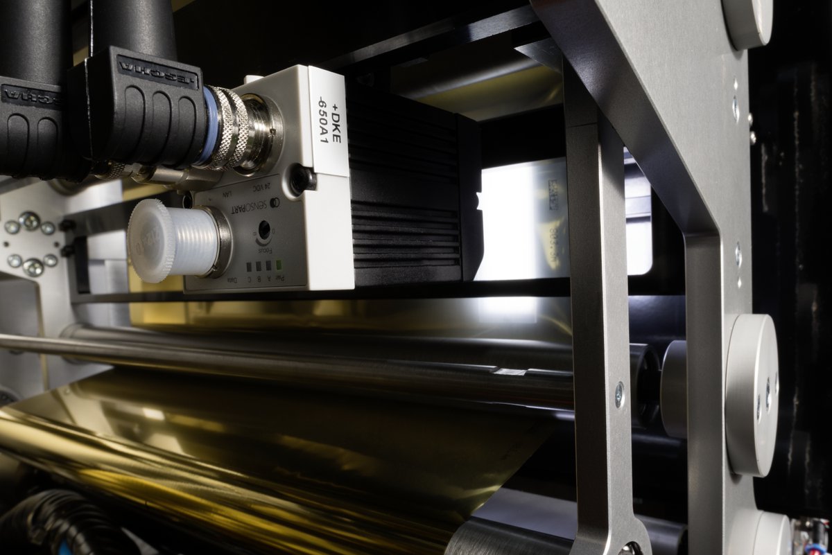 KURZUSA's tweet photo. Our DM-JETLINER 2D achieves amazing metallization effects on paper and plastic labels with digital printing. 

Learn more about the DM-JETLINER here: https://t.co/kmvFbaC4Gx

#KURZusa #digitalmetal #inkjet #printing #metallicembellishment #digitalprinting https://t.co/wrybvGqwTo