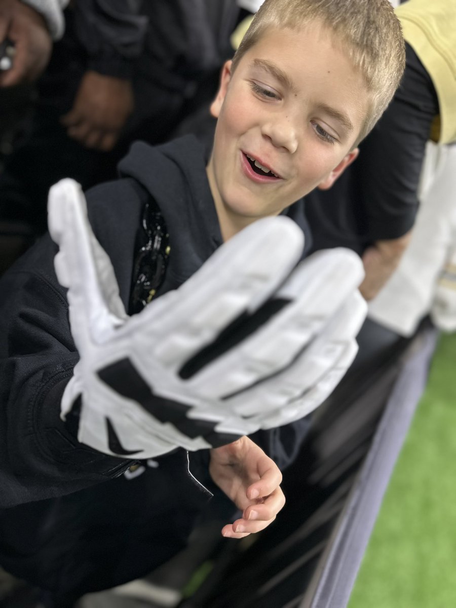 sweettnt's tweet photo. @Landon_Young_67 you made my baby boy so happy yesterday. Thank you! @Saints https://t.co/EJdPig81tm