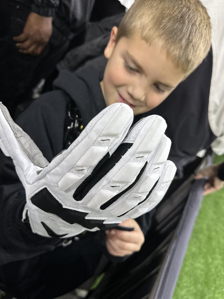sweettnt's tweet photo. @Landon_Young_67 you made my baby boy so happy yesterday. Thank you! @Saints https://t.co/EJdPig81tm