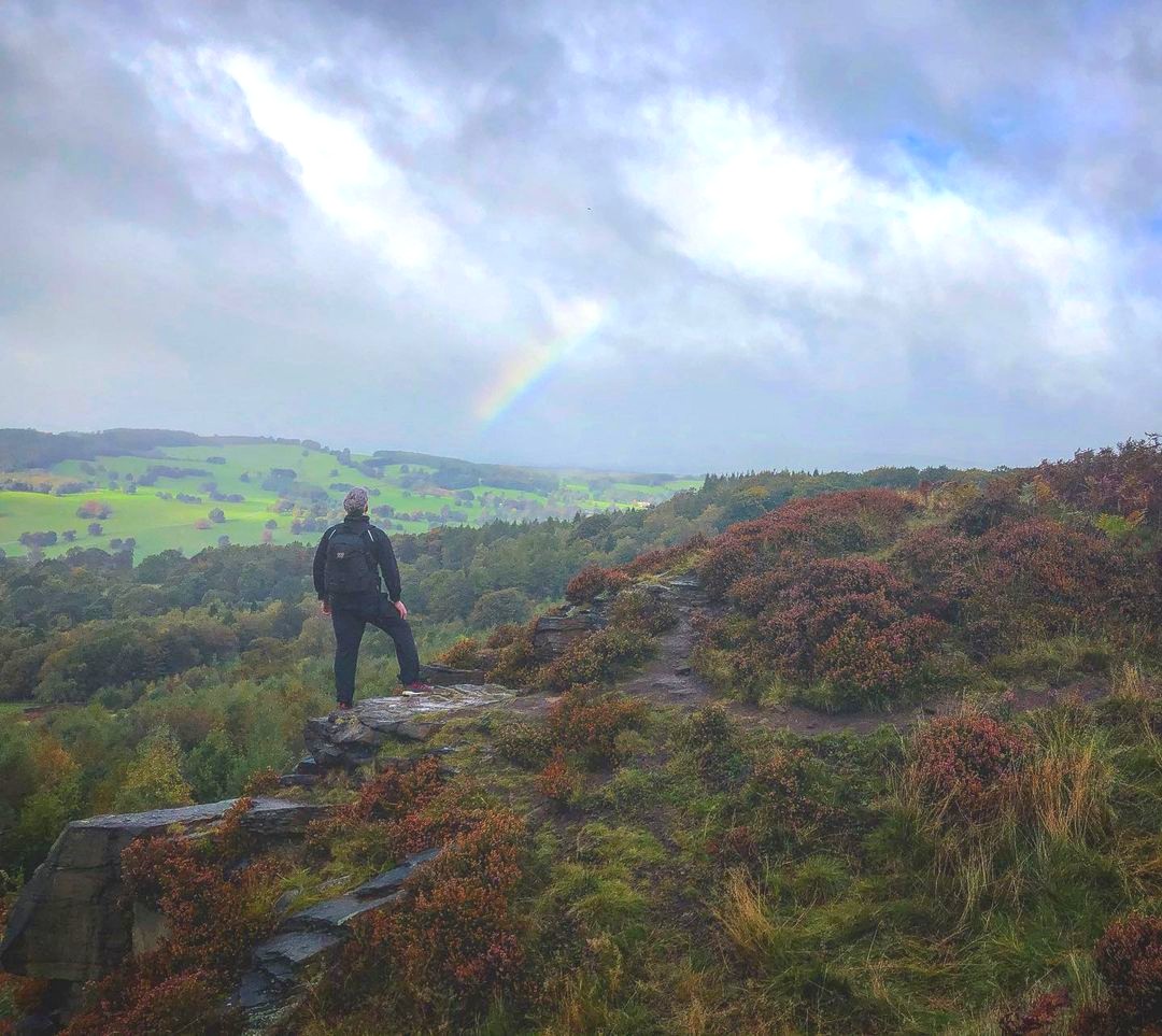 This is why you come to the Peak District. The walks, the views, the time to stop and stare and contemplate the beauty of life. Stay awhile. 📷: Claire Reeve loom.ly/JE60UhI #ExpectExtraordinary #PeakDistrict #GreatInnsOfEngland