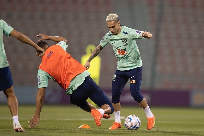 antony00's tweet photo. Qatar! World Cup! 🇶🇦🇧🇷
@CBF_Futebol ⚽️ https://t.co/dr8vYH3gmL