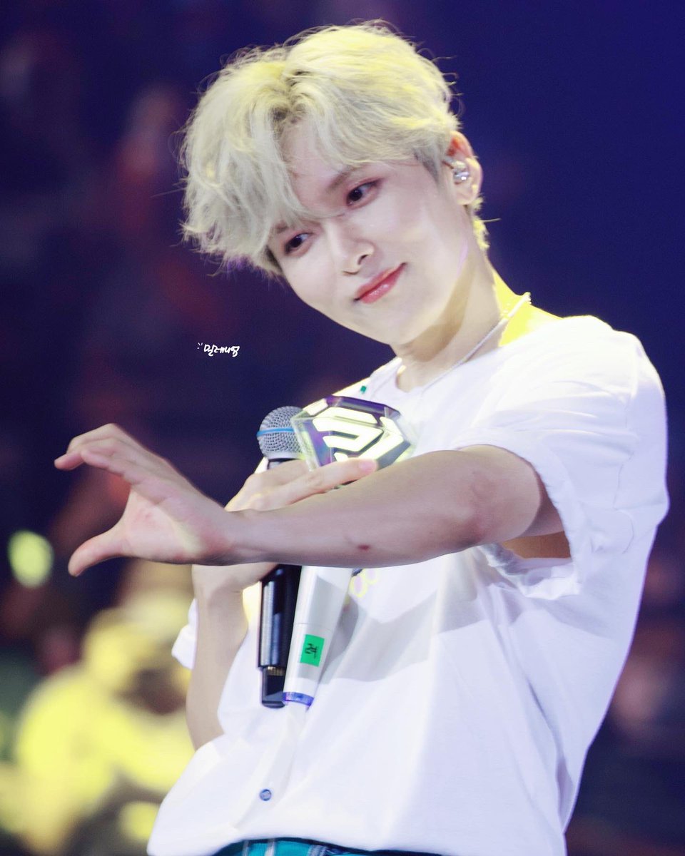 eh_kw_hk's tweet photo. 221120 SS9 IN HK | 2P ｜ @9ryeong9 
#려욱 #Ryeowook https://t.co/Y3SwHWbCSv