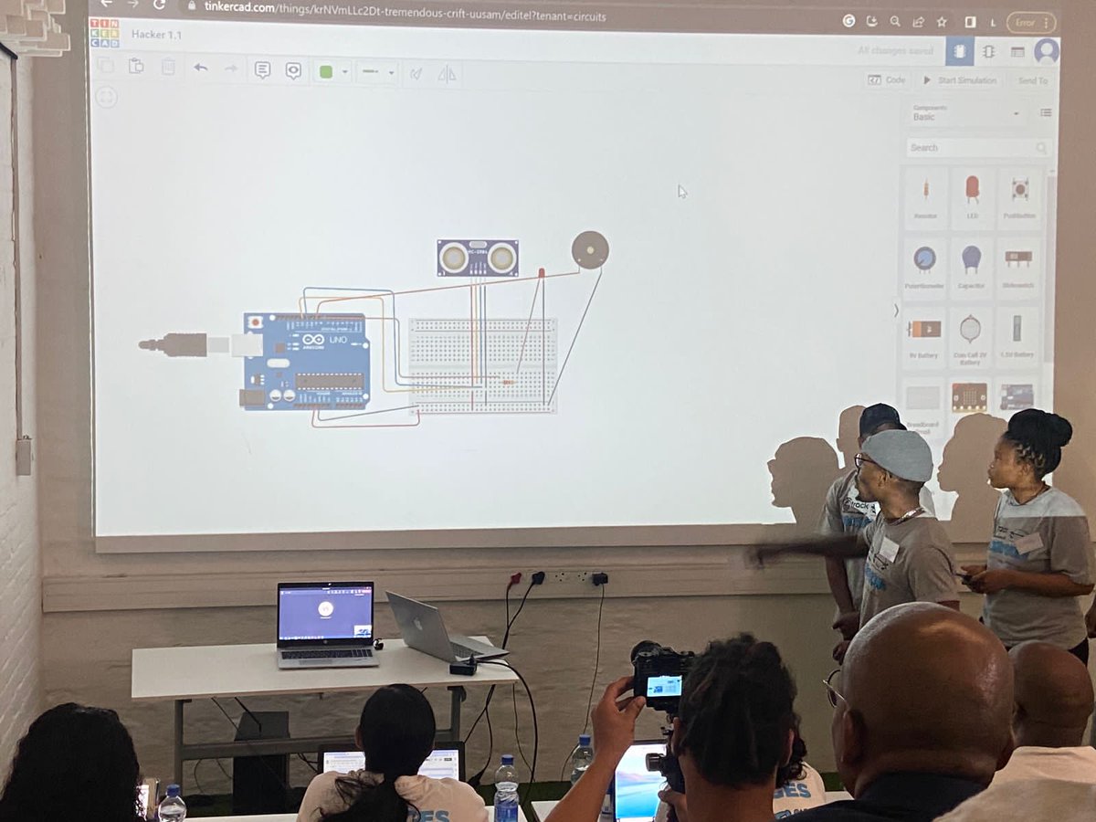TheCortexHub's tweet photo. #HackersReloaded11 is our first team to pitch today and their splution is powered by @arduino courtesy of @Arm (E³)NGAGE #CtrackHack22 https://t.co/YfVJTmcDfx