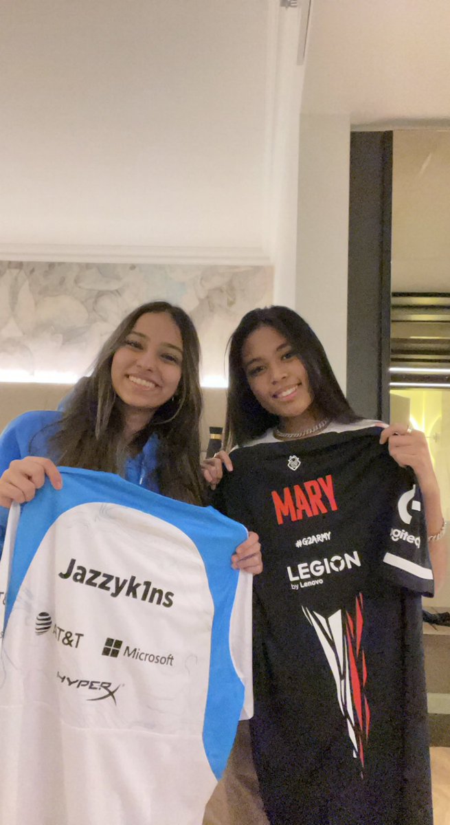 Jazzyk1ns's tweet photo. I cant forget the jersey swap with the one and only @MaryValorant 🥹💕 https://t.co/6aOlVeGV0b