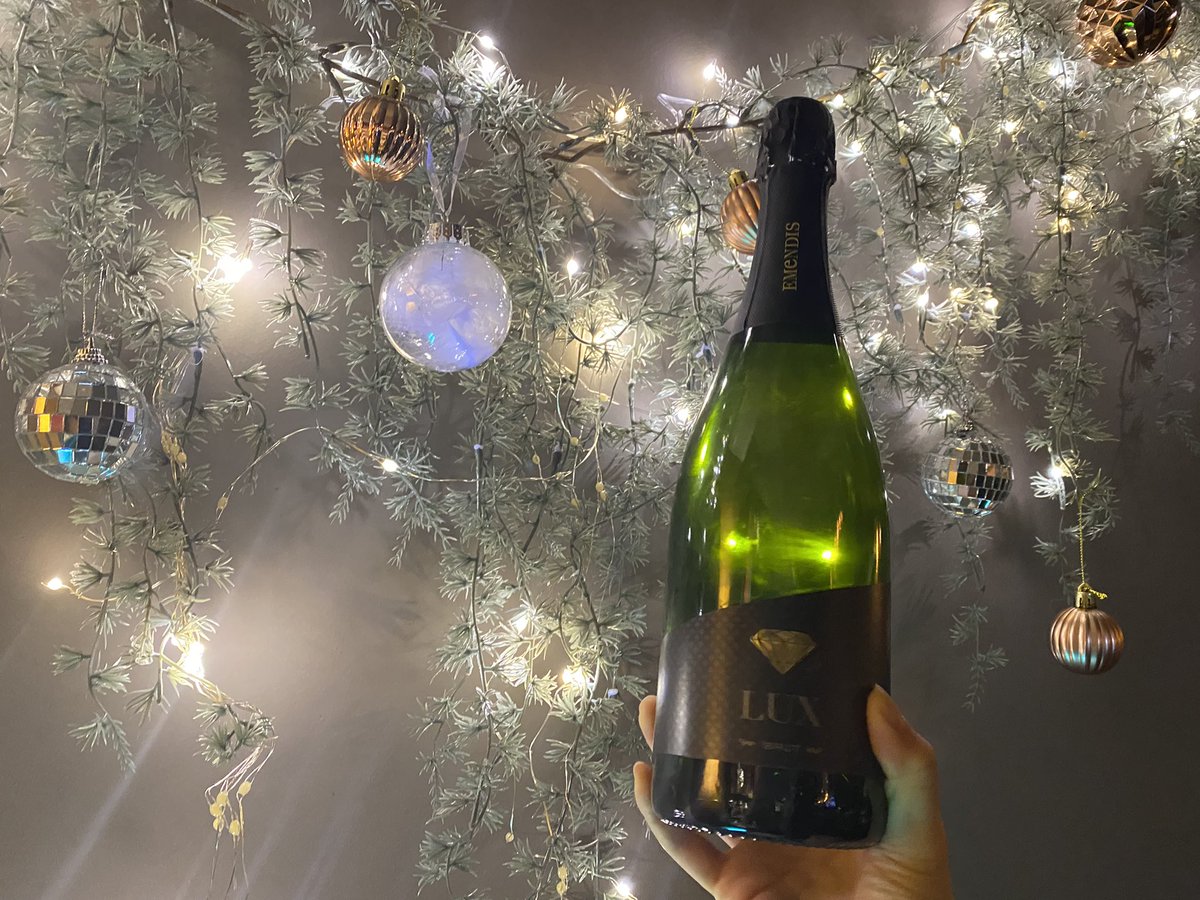 Theconcept2021's tweet photo. New Sparkling White Wine Please show a lot of love
#theconcept #이쪽술집 https://t.co/TLH0SUcs8W