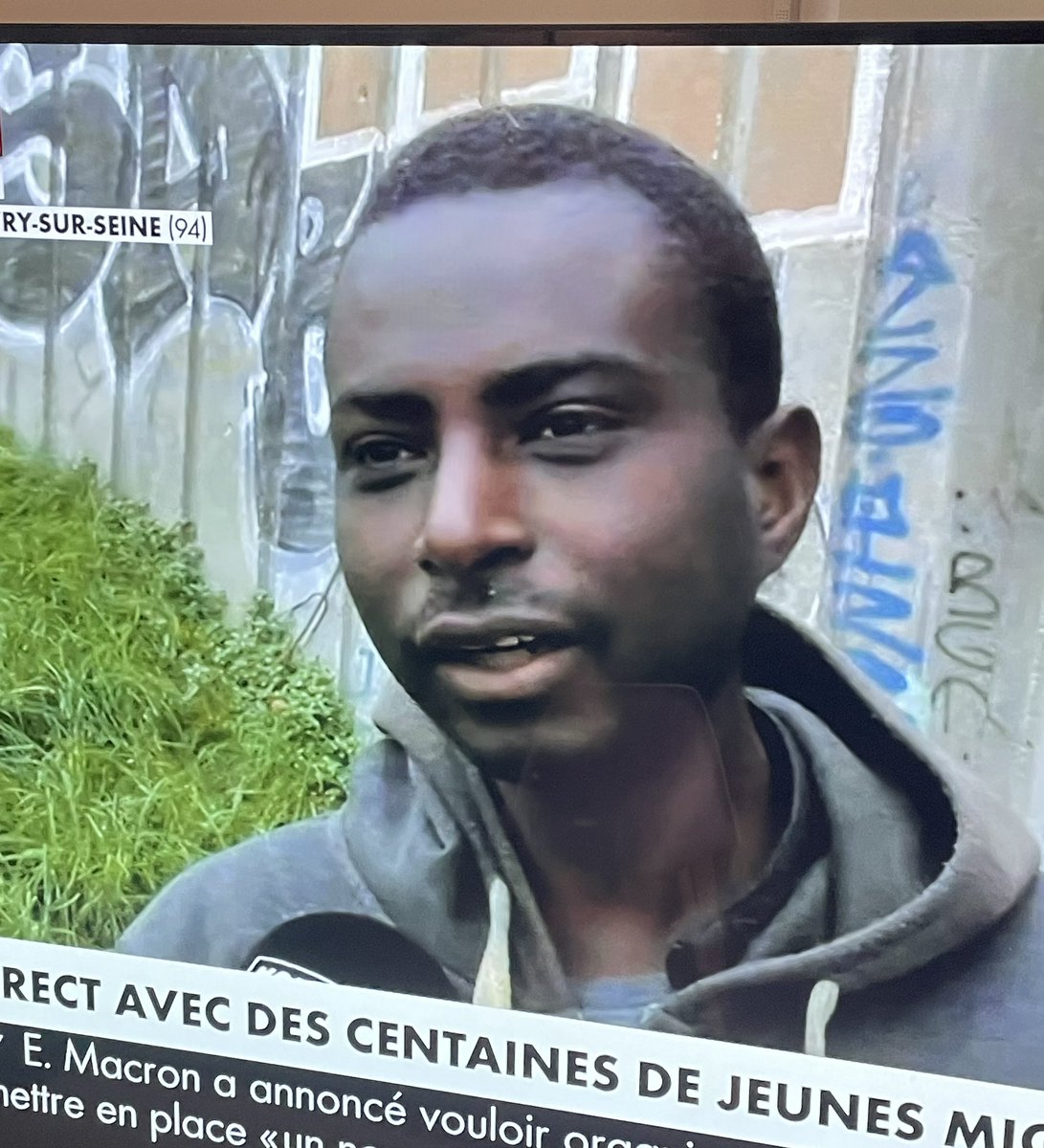 TataYoyo_1ere's tweet photo. Voilà un mineur isolé de 16 ans qui est venu de Guinée en train depuis l'Italie parce que "la France les a colonisés alors la France doit le perdre en charge".🙄 #Morandini #Cnews https://t.co/QasB8uolVs