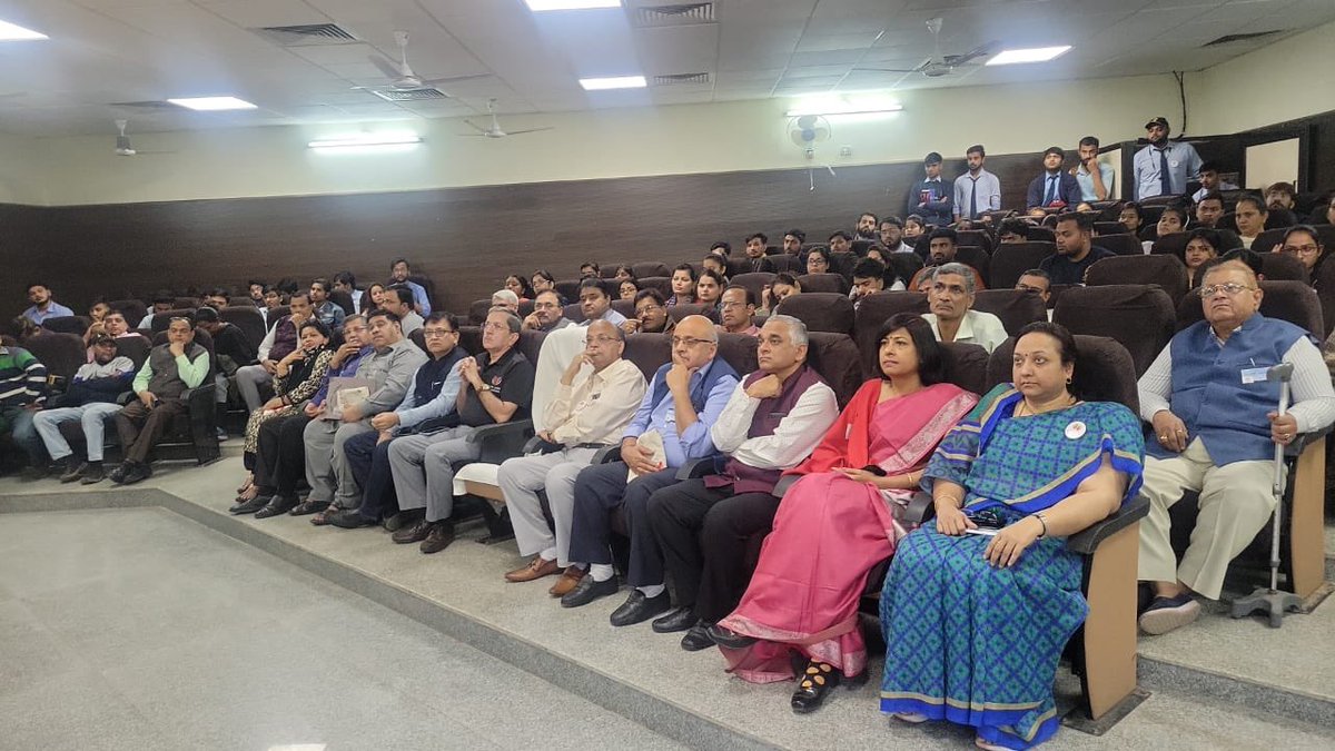 DrAPMaheshwari's tweet photo. Grateful to Vice Chancellor Agra University, all the dignitaries and participants of City Action Group Agra #Lung Care Foundation for organising the event and further intensifying the efforts towards the mitigation of pollution at source by mending lifestyles at grassroots-level. https://t.co/cMlVMXu19f