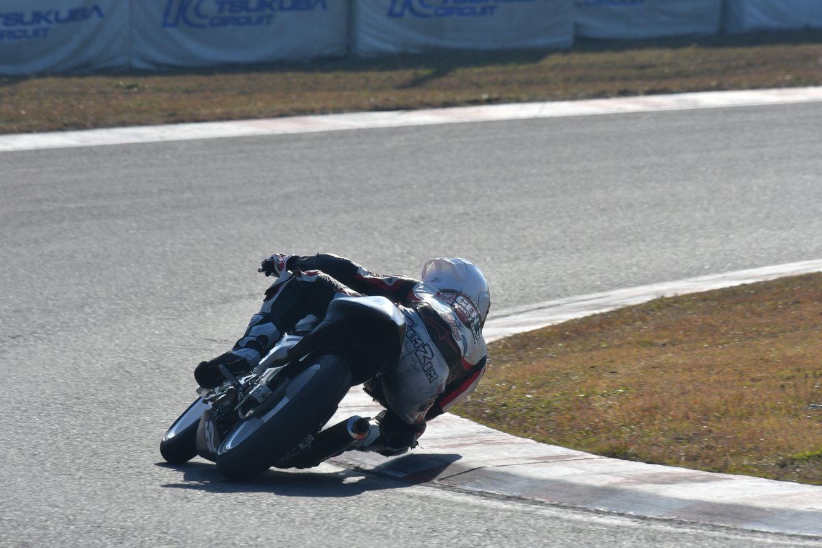 MorimoriJamu's tweet photo. #耐久茶屋 無事終わりました！

前より綺麗なバイクで写真写りいいし、カートリッジ式にしたFサスは乗りやすいし、夜な夜な半年に渡り友人作業してきた甲斐がありました。

応援していただいた皆様ありがとうございました。

#茶耐 #VTR250 #筑波サーキット https://t.co/xx6B8SsP2g