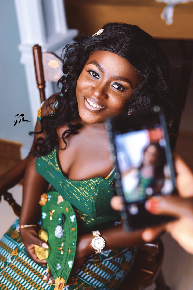 memory_link_gh's tweet photo. “For every beauty there is an eye somewhere to see it. For every truth there is an ear somewhere to hear it. For every love there is a heart somewhere to receive it.” ~ Ivan Panin
#Lovestory #beautifulghanaians #idoghana #engagement #weddingday #ghanawedding #weddingdress #kente https://t.co/UBxiLLkxtP