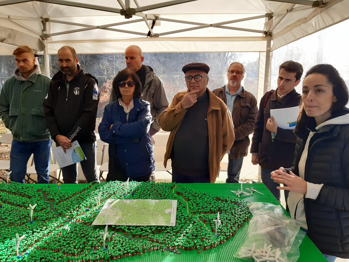 valorem_energie's tweet photo. Samedi dernier, l’équipe @valorem_energie a organisé un atelier de #concertation à Lesparre pour échanger autour du projet éolien.
👉maquette LEGO
👉visite virtuelle du parc 
👉réponse aux questions 
📅Prochain rdv le 24.11 centre cial Terre-Rouge à Lesparre de 14h à 17h ! https://t.co/roMBsogWvo
