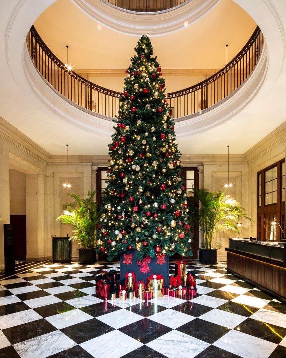 RegisterClub's tweet photo. We are feeling festive! ✨ Our decorations are up, and Christmas is in full swing here @chevaltheedinburghgrand 🎄🎁 Coming to stay or just for a visit soon? Take some pictures of our amazing decorations and enjoy a Christmas Cocktail @theregisterclub 🍹 https://t.co/eSsHADVEVg