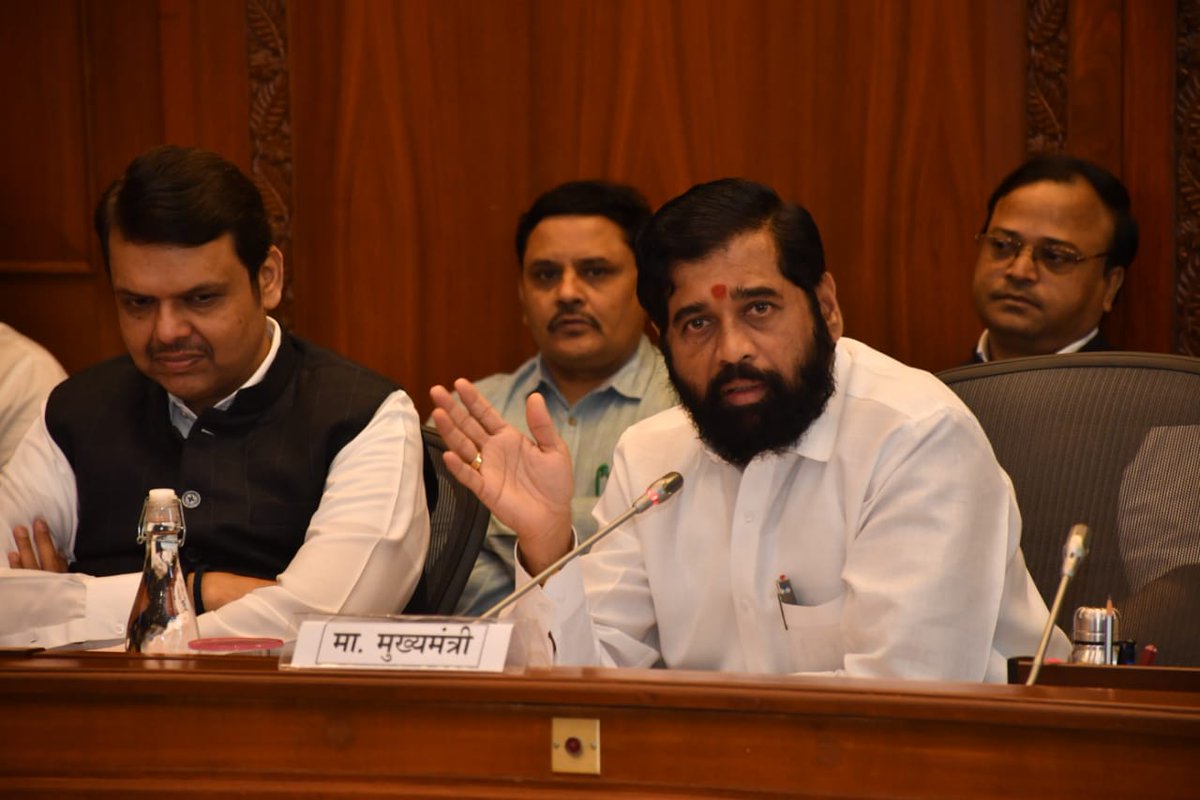 CMO Maharashtra (@cmomaharashtra) on Twitter photo महाराष्ट्र-कर्नाटक सीमा प्रश्नासंदर्भात मुख्यमंत्री <a href="/mieknathshinde/">Eknath Shinde - एकनाथ शिंदे</a> यांच्या अध्यक्षतेखाली उच्चाधिकार समितीची बैठक आज सह्याद्री अतिथीगृह येथे पार पडली. या बैठकीस उपमुख्यमंत्री <a href="/Dev_Fadnavis/">Devendra Fadnavis</a> यांची प्रमुख उपस्थिती होती. महाराष्ट्र-कर्नाटक सीमा प्रश्नासंदर्भात मुख्यमंत्री <a href="/mieknathshinde/">Eknath Shinde - एकनाथ शिंदे</a> यांच्या अध्यक्षतेखाली उच्चाधिकार समितीची बैठक आज सह्याद्री अतिथीगृह येथे पार पडली. या बैठकीस उपमुख्यमंत्री <a href="/Dev_Fadnavis/">Devendra Fadnavis</a> यांची प्रमुख उपस्थिती होती.