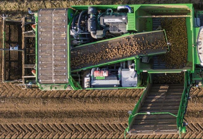 Harvester upgrade: Improvement to digging unit’s depth control mechanism. potatoreview.com/industry-updat… <a href="/AVRmachinery/">AVR</a>