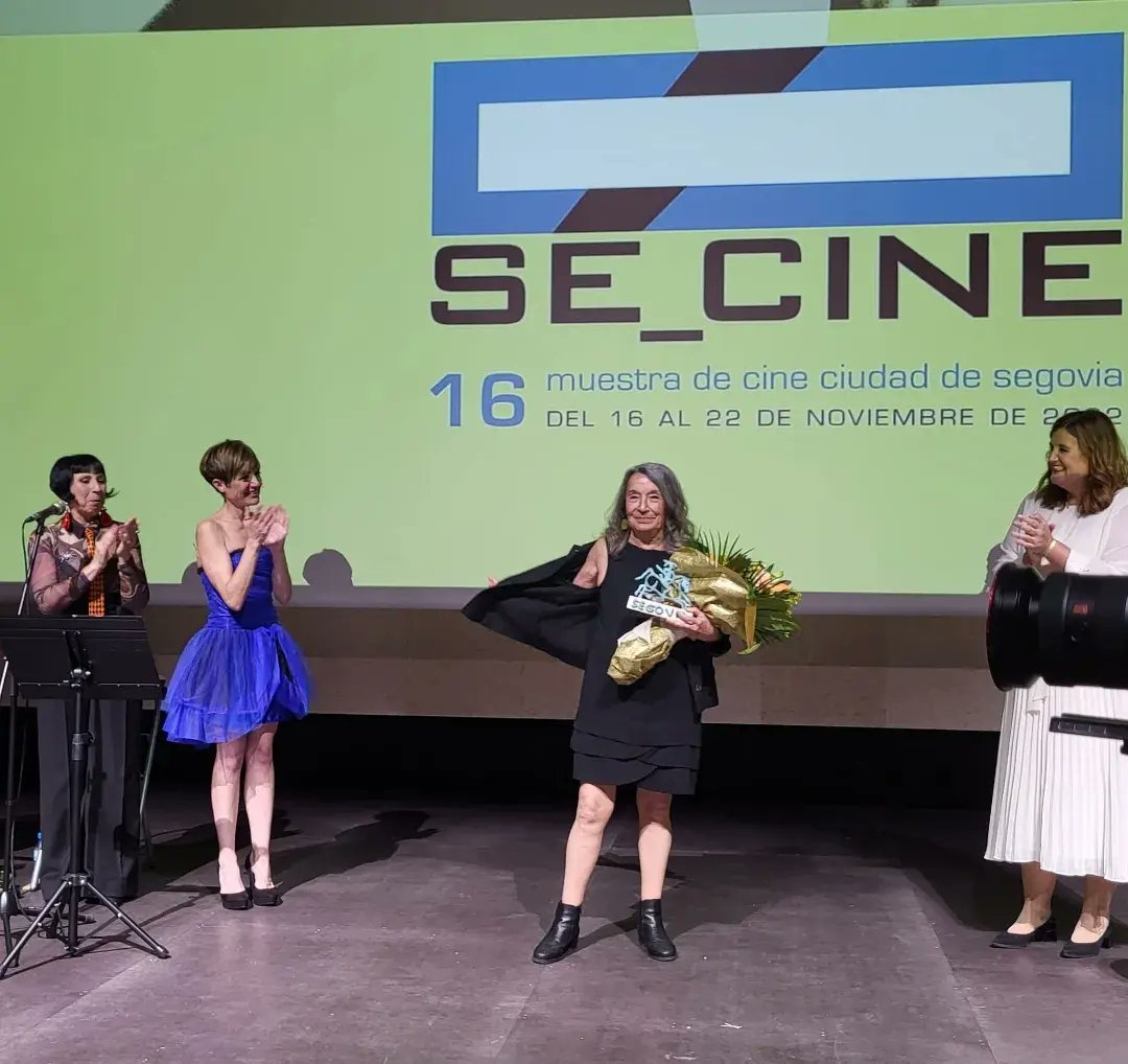 Alguno de los momentos que vivimos el sábado en la Gala de #SÉ_CINE, una fiesta cargada de risas y emotividad
Gracias a <a href="/saraescu1981/">Sara Escudero</a> por su presentación tan divertida como entrañable.
Gracias a #PetraMartínez, la actriz homenajeada este año, por su autenticidad.
Gracias a todos.