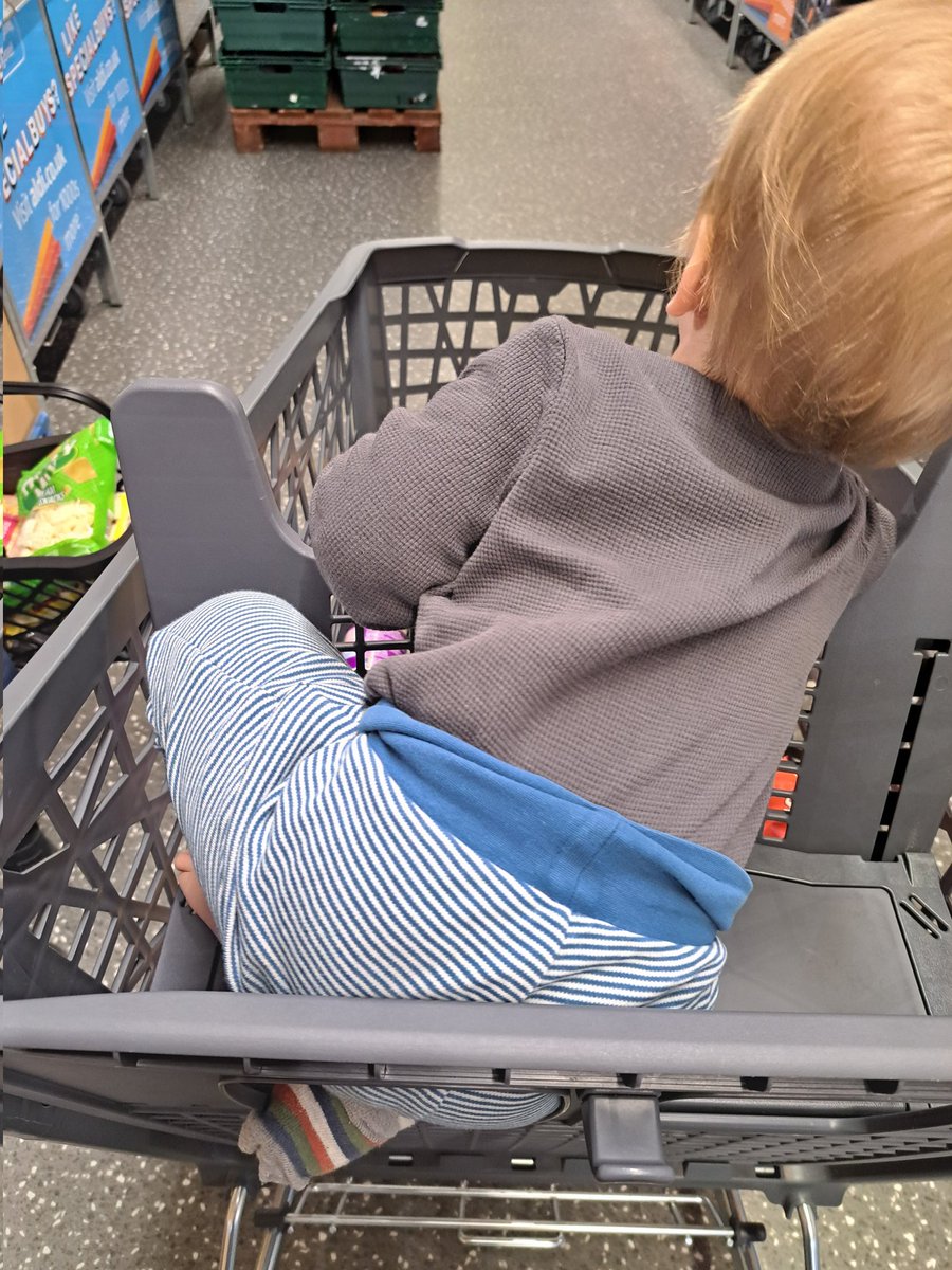 hc_jacobs's tweet photo. @AldiUK Still no straps. I'm off to @LidlGB... https://t.co/2Rv0l1HN9O