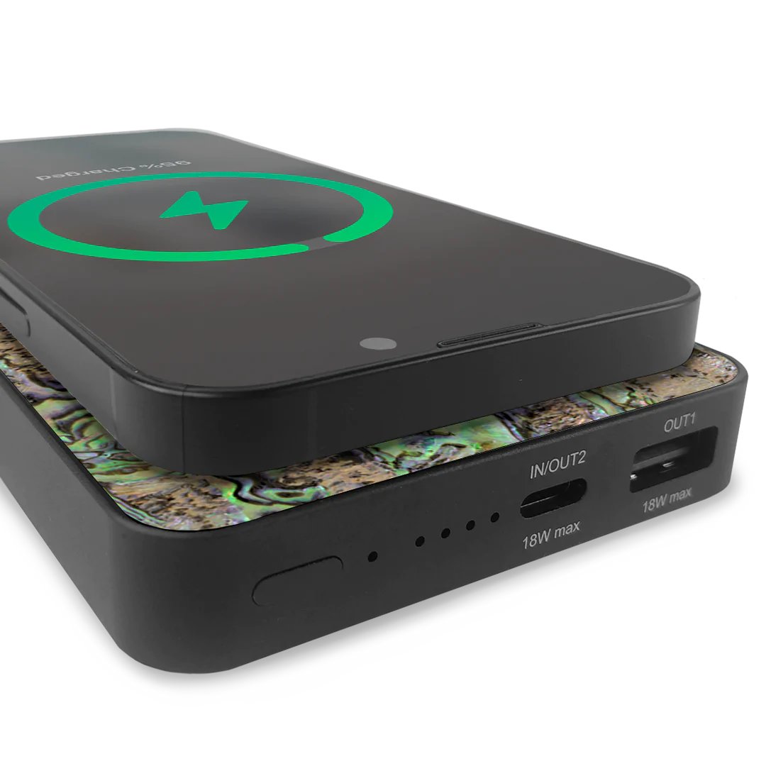 cover_up's tweet photo. NEW! Wireless Power Banks. One-of-a-kind nature inspired. Wireless. Fast Charging. Portable. Charge your phone or tablet on the go. Featuring REAL wood, shell or stone inlay.
Shop Now: https://t.co/2Jm9XRKNY1
#iphone #apple #TechNews #iPhone14Pro https://t.co/lyrrMyVdRR