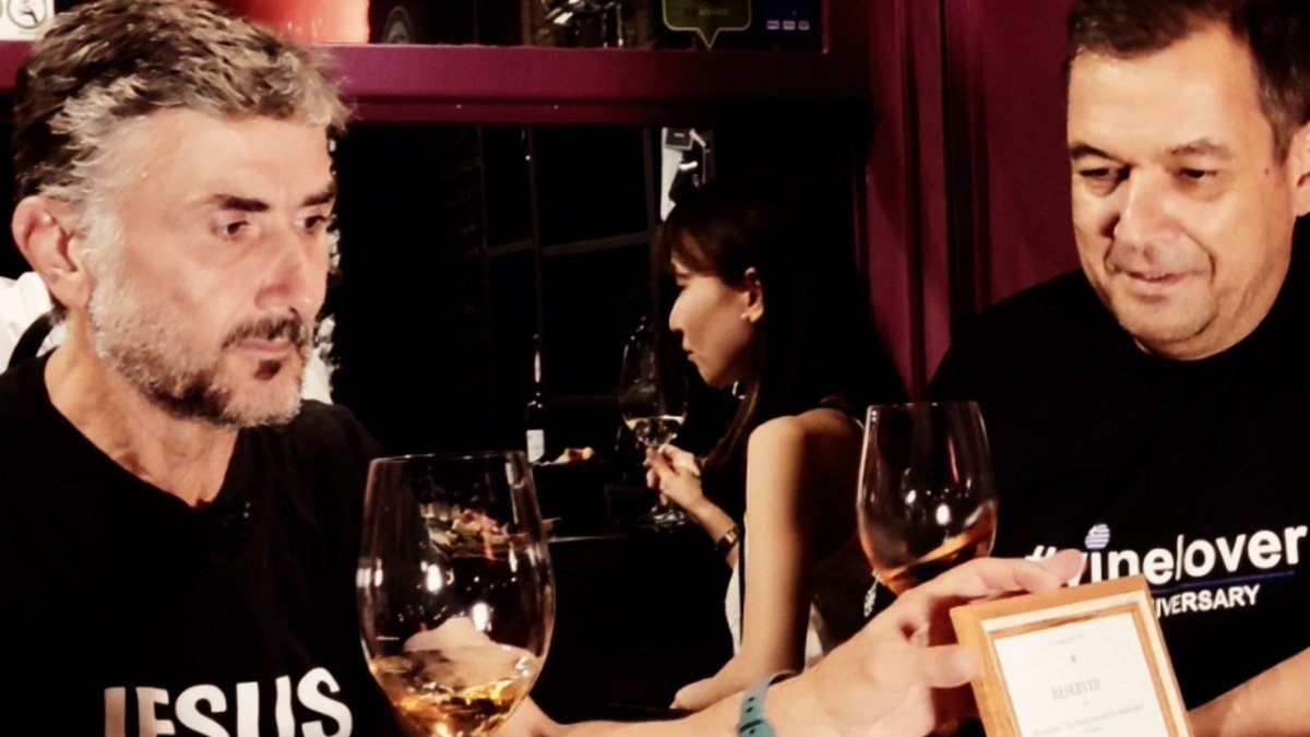 CinqueWineBar's tweet photo. Wine has the unique power to bring people together…
Around a glass 🍷 of wine or two, 😊 friendships are established, stories are made, and memories are created...
#CingueWineBar #cinqueathens #foodandwine #winebar #vin #vino #greece #athens #cinquewinebar #winebar #winetime https://t.co/1Pir2owZIc