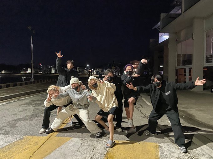 MINCHANVIBES's tweet photo. how i personally think stray kids member are like when drunk (in honor of the recent events) ; a silly little thread https://t.co/lg2bzSvwwF