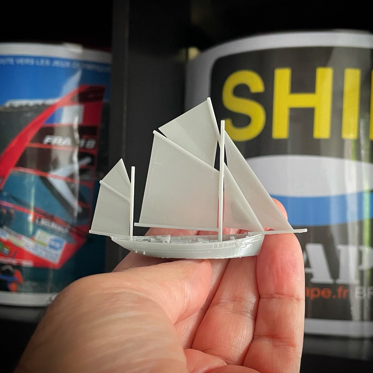 ShipShapeBrest's tweet photo. Impression 3D résine du cotre Mutin à l'échelle 1/400e. #3Dprinting #mutin #ecolenavale @Ecole_navale https://t.co/pPY9obkhyQ