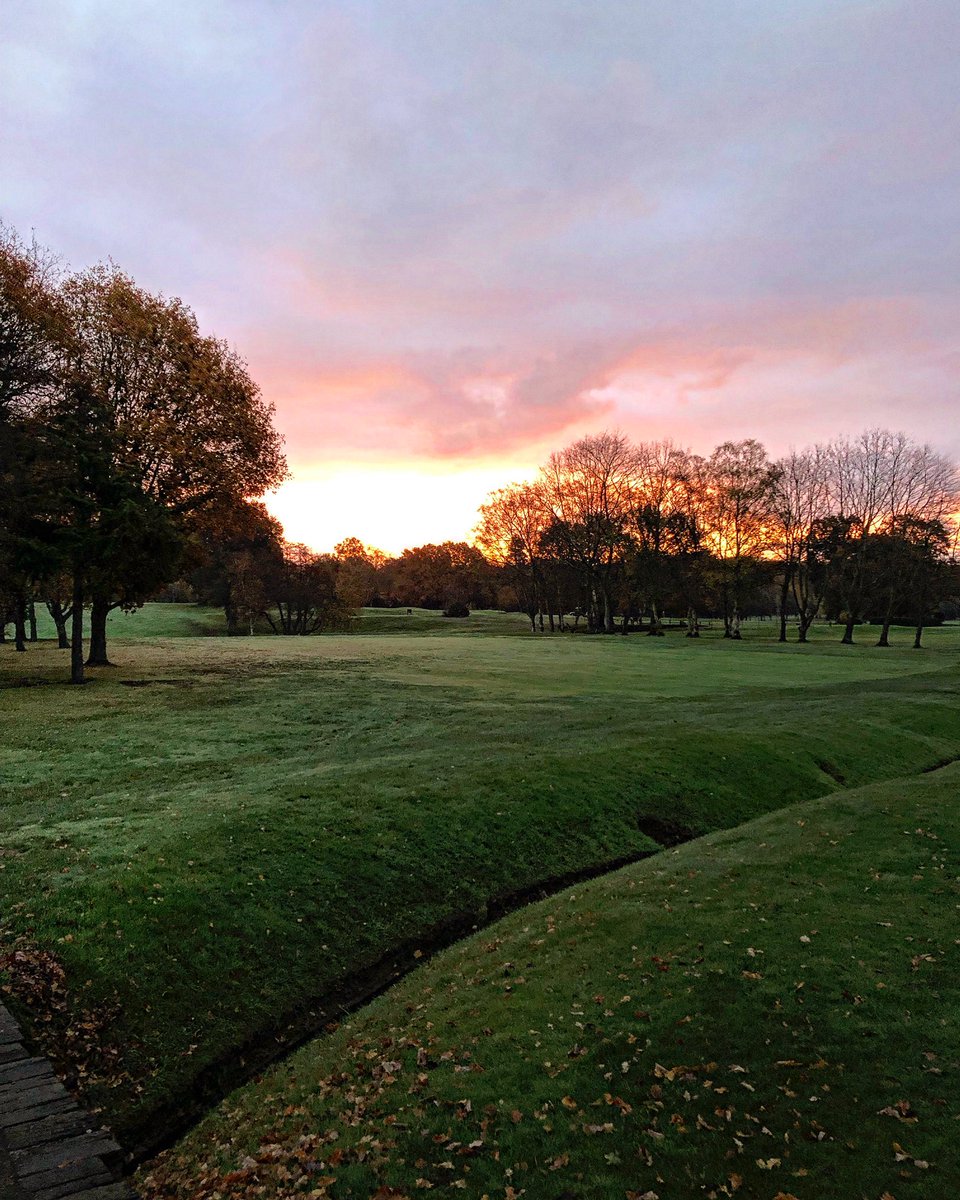 Miles_gkeeper's tweet photo. A moody skyline for a Monday…. Leaves 🍃 dropping quickly now with more rain to come today….! #Mondays #greenkeepers #blower #rytec #golf #sunrise #ish #leaf #leaves #dropping #johndeere #agrimetal https://t.co/BIiO5YnxY4