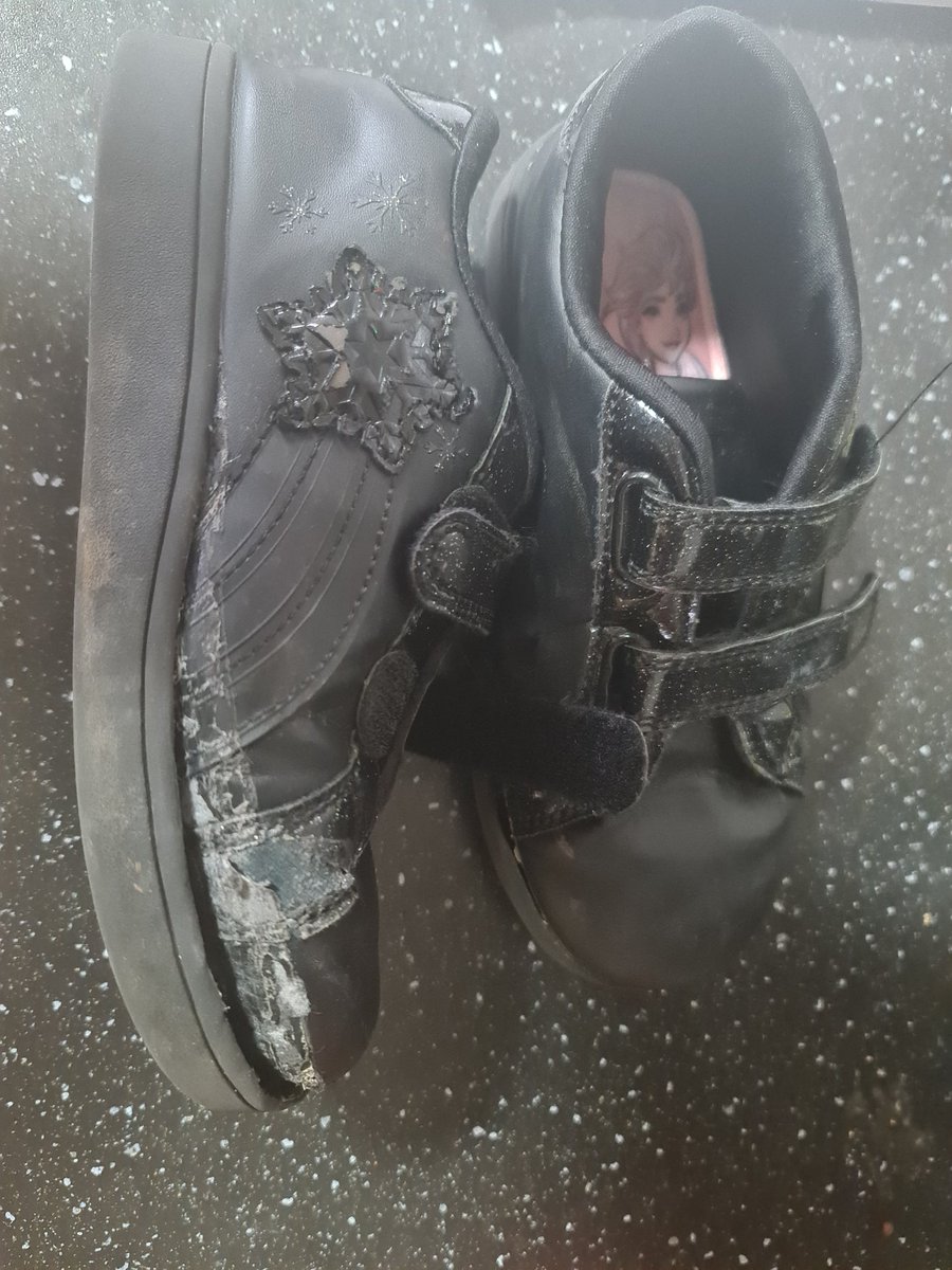 ClarkQuadGirls's tweet photo. @asda @AsdaServiceTeam @Georgeatasda big shout out to "Dawn" (customer service) for going beyond her job, in helping me to exchange Caroline's shoes that had failed! (Asda Handsworth) https://t.co/yJLn7Z2YiB