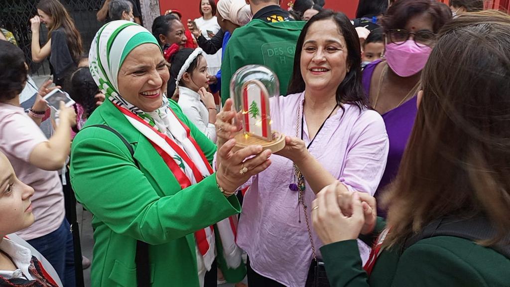 makdawhaschool's tweet photo. A Warm Greetings to our Dawha DFC team from the founder and the director of DFC “Mrs. Kiran Birsithi”# BTC # a worldwide international conference, which believes that children plays an important role in shaping the nation and bring change in the society.
#DFC
#bethechange2022 https://t.co/G5XkXWAn9T