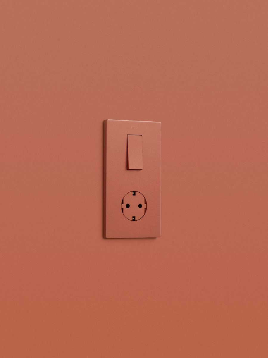 ¿Os suena de algo el Clean Schuko? Seguro que sí, ¡y es que #Simon270 ha reinventado los enchufes! bit.ly/3JGWq8b

👉 Incorpora una superficie enrasada con la pared que lo integra perfectamente.

¡Visita nuestra web y conócelo!

📸 #Simon270 I Acabado Cobre