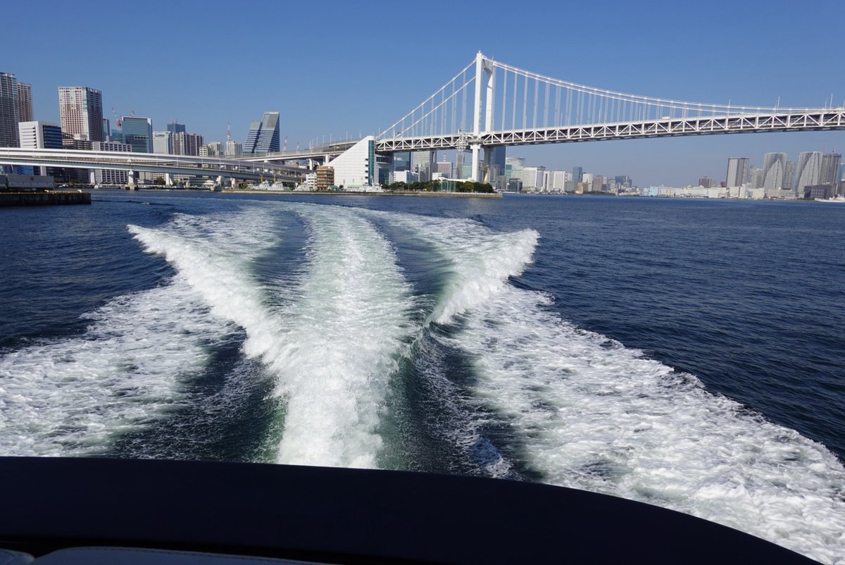 tamadrive_nx's tweet photo. Lexus LY650の最高速度は35ノット(約65km/h)、燃費は0.2km/Lだそうです。🙀
基本価格4.5億円、オプションを加えて6億円だったそうで、今なら為替や材料高騰でさらに1.5倍!?
#Lexus #LY650 https://t.co/hCapfZiHdf